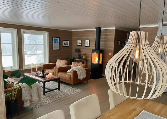 Cozy Family With Fireplace And Near Trails